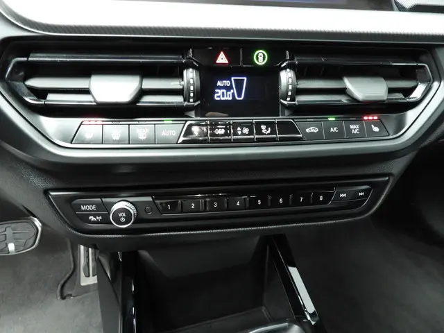 BMW 1 Serie 5-deurs 118i 2021 Benzine 14