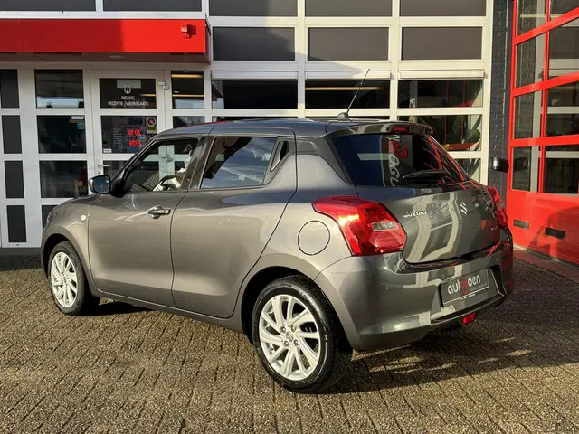 Suzuki Swift 1.2 Select Smart Hybrid 2023 Benzine 4