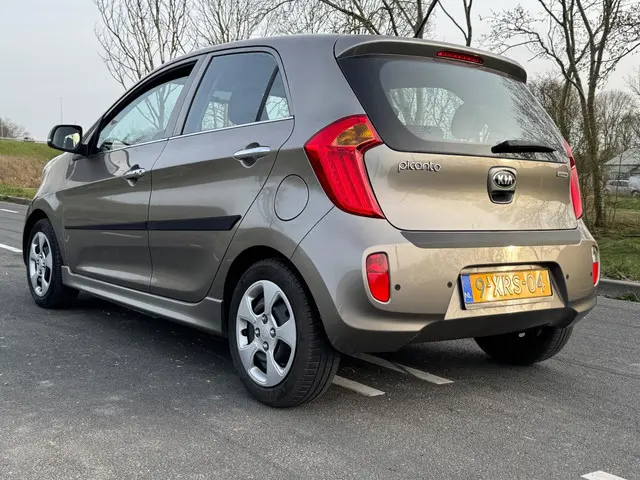 Kia Picanto 1.2 CVVT ExecutiveLine / AIRCO / NAP 2014 Benzine 6
