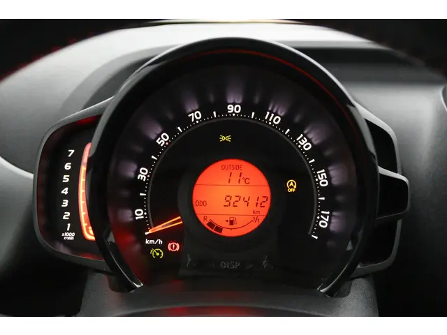 Toyota Aygo 1.0 VVT-i x-play 2022 Benzine 6