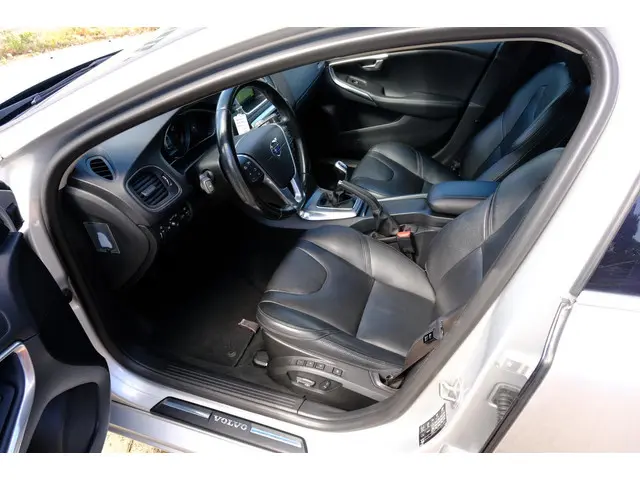 Volvo V40 1.6 T2 Summum Navi|Leder|Clima|LMV 2015 Benzine 2