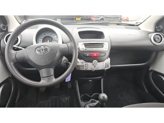 Toyota Aygo 1.0 VVT-i Now AIRCO 2013! 2013 Benzine 7
