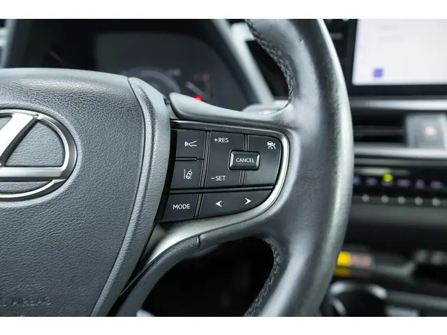 Lexus UX 250h Business Line 2022 Hybride Benzine 19