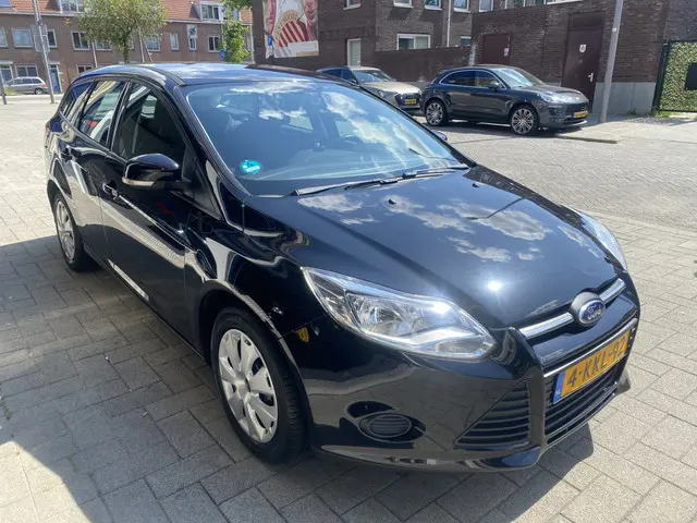 Ford Focus Wagon 1.0 EcoBoost Trend 2013 Benzine 6