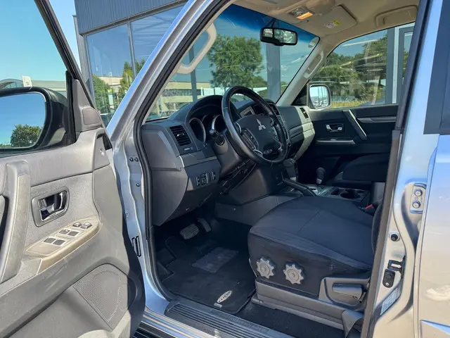 Mitsubishi Pajero 3.5 DI- Instyle 2016 Benzine 15