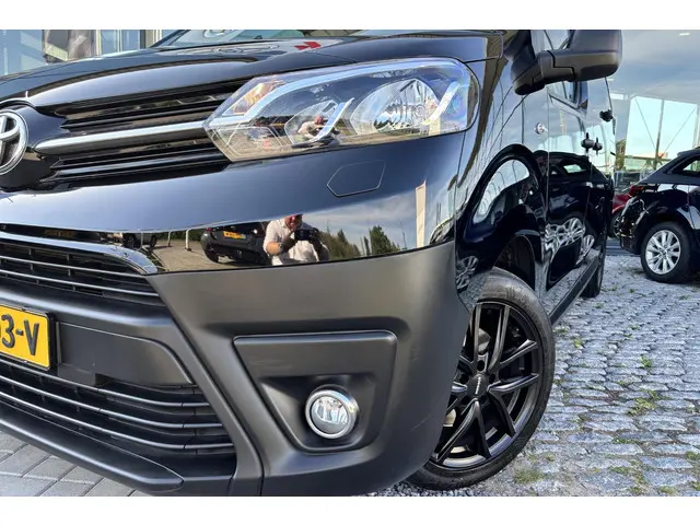 Toyota ProAce Worker 2.0 D-4D Live 2023 Diesel 19