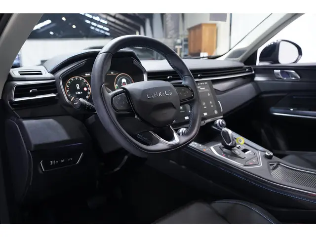 Lynk & Co 01 1.5 2023 Hybride Benzine 37