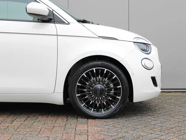 Fiat 500e La Prima 42 kWh 2023 Elektrisch 19
