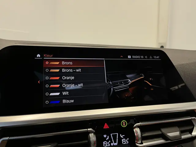 BMW 3 Serie 320i Luxury High Executive 2020 Benzine 23