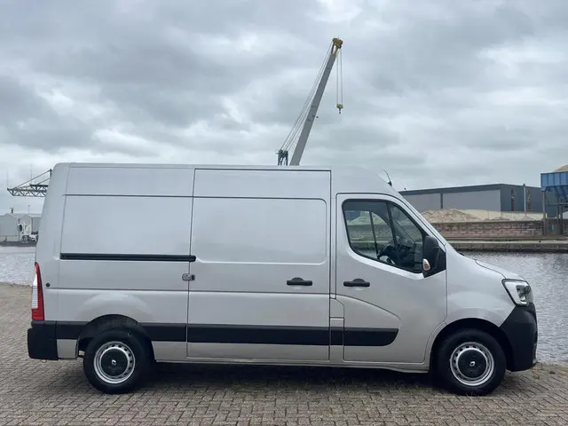Renault Master bestel T35 2.3 dCi 135 L2H2 2020 Diesel 2