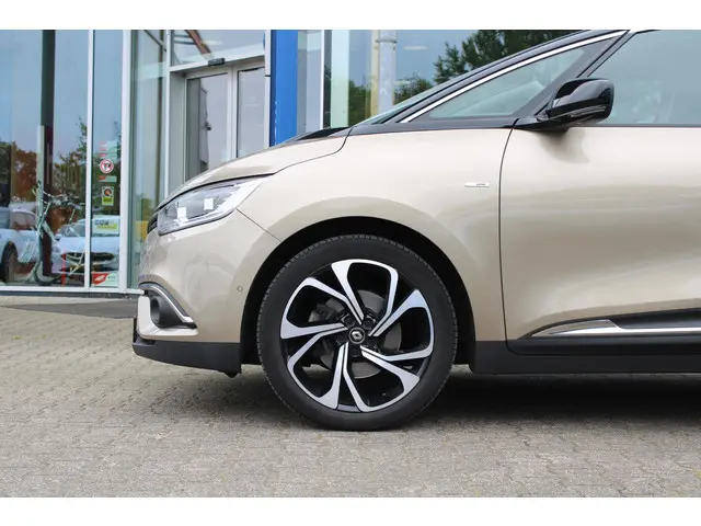 Renault Grand Scénic 1.3 TCe Bose 2018 Benzine 32