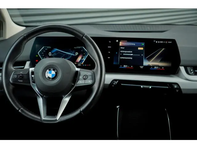 BMW 2 Serie Active Tourer 220i 2023 Hybride Benzine 36