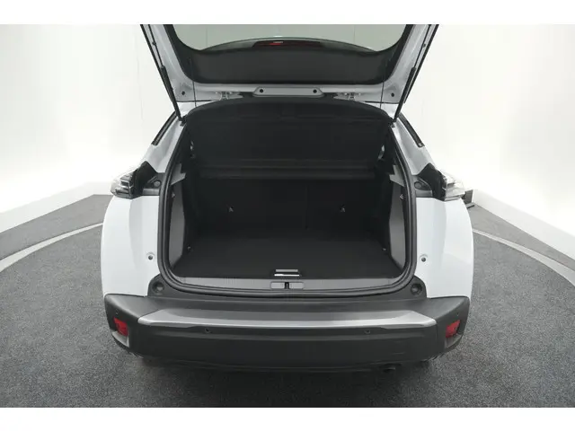 Peugeot 2008 PureTech 100 Allure 2024 Benzine 64
