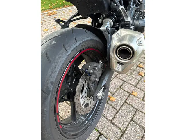Kawasaki Z900 Naked bike 2020 Benzine 10
