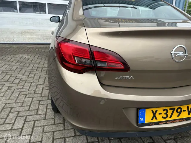 Opel Astra NOTCHBACK 1.6 Turbo Sport 2012 LPG/Gas 9