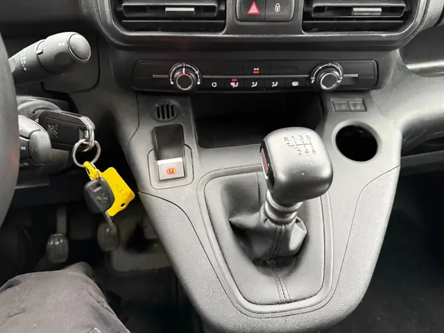 Peugeot Partner 1.2 PureTech Premium 2021 Benzine 9
