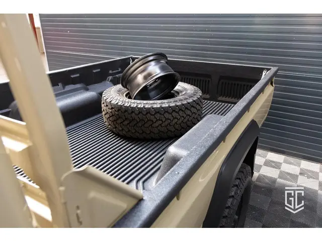 Toyota Land Cruiser GRJ79 Single Cab 2023 2023 Benzine 10