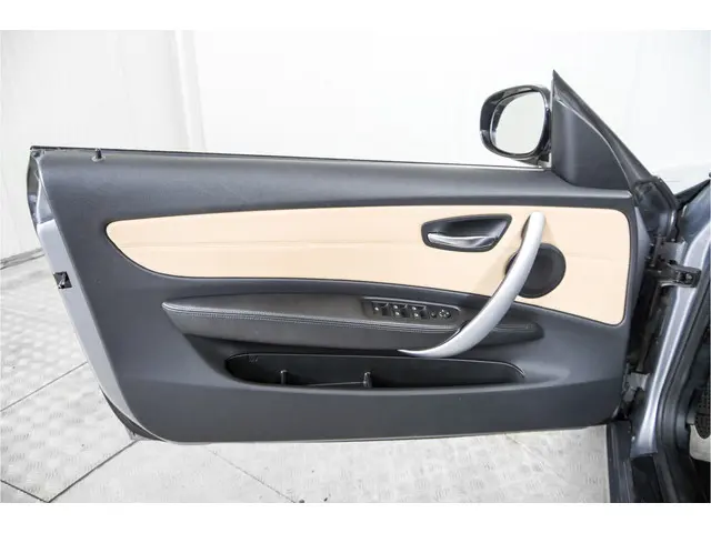 BMW 1 Serie Cabrio 120i High Executive 2012 Benzine 35