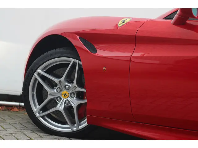 Ferrari California 3.9 T HELE 2016 Benzine 63