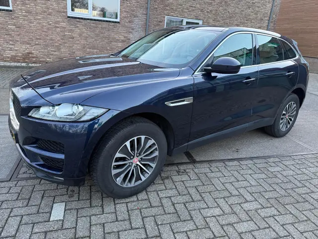 Jaguar F-PACE 2