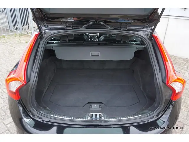 Volvo V60 2.0 T3 Summum 2017 Benzine 8