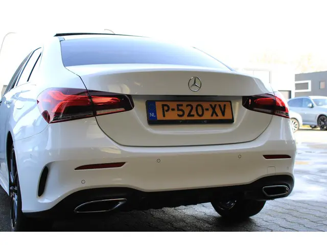 Mercedes-Benz A-Klasse 250 e AMG 2020 Hybride Benzine 29