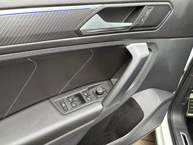 Volkswagen Tiguan 1.5 TSI R-Line Pano 2022 Benzine 35