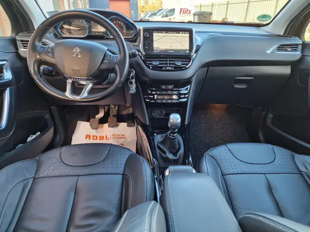 Peugeot 2008 1.2 PureTech Allure 2018 Benzine 11