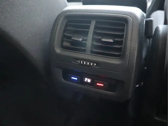 Volkswagen Touran 1.2 TSI Connected Series 2017 Benzine 48