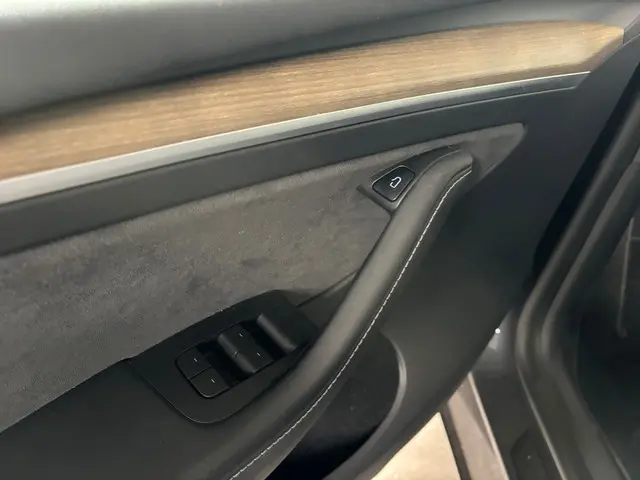 Tesla Model Y RWD 58 kWh 2023 Elektrisch 12