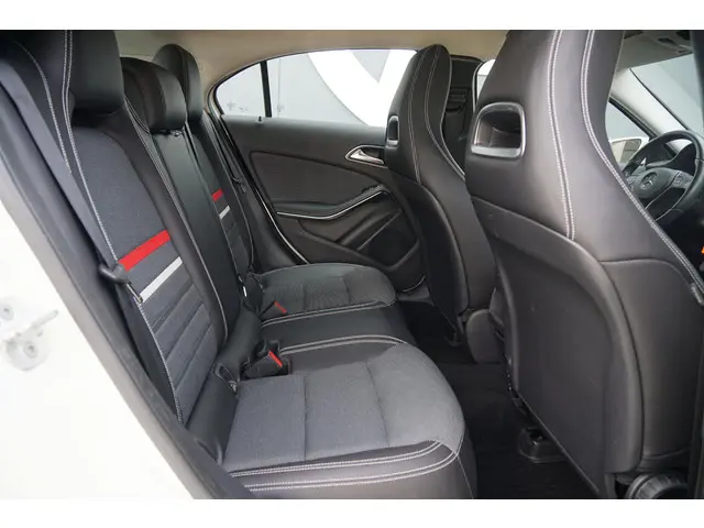 Mercedes-Benz A-Klasse 180 Ambition 2015 Benzine 10