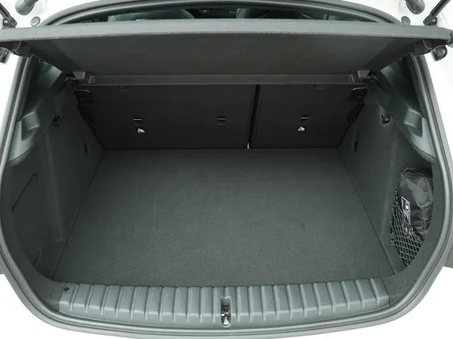 BMW 1 Serie 120i Executive 2022 Benzine 25