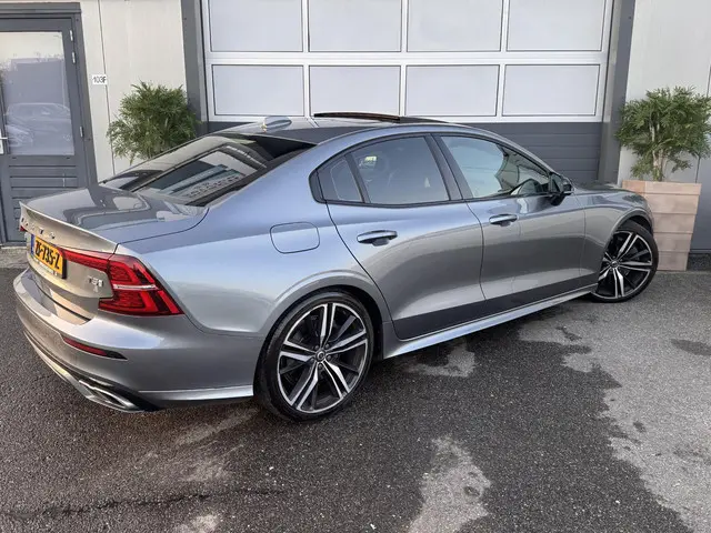 Volvo S60 2.0 T5 Intro Edition 2019 Benzine 7