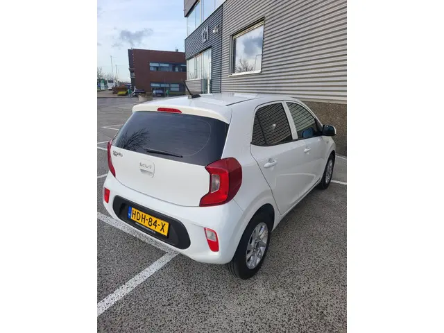 Kia Picanto 1.0 DPi dynamic line 2024 Benzine 8