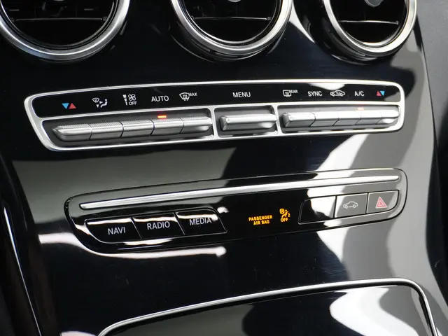 Mercedes-Benz C-Klasse 180 AMG line 2019 Benzine 33