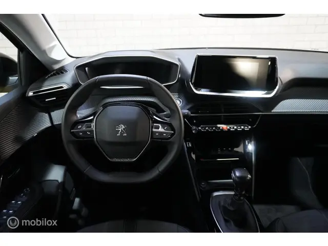 Peugeot 208 1.2 PureTech Allure Pack 2023 Benzine 12