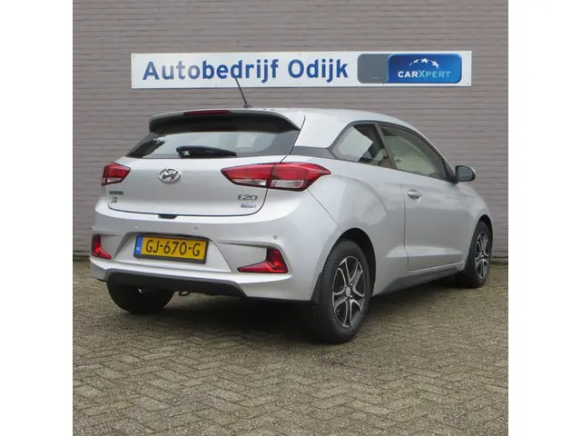 Hyundai i20 Coupé 1.2 HP i-Motion Comfort 2015 Benzine 3