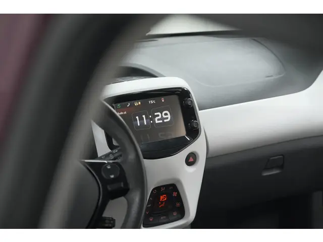 Peugeot 108 1.0 e-VTi Première 2014 Benzine 3