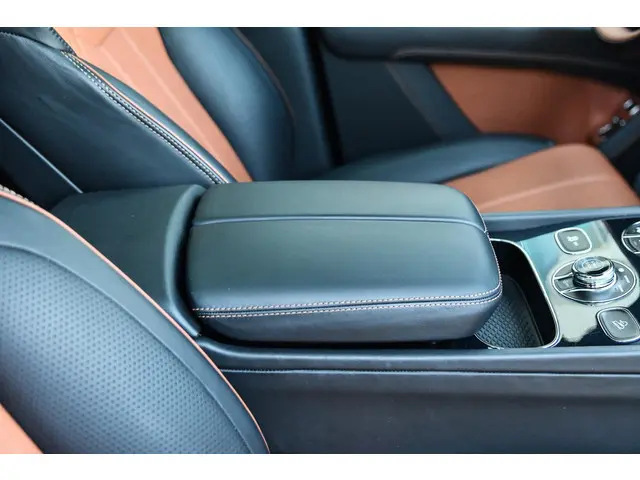 Bentley Bentayga 4.0 V8 First Edition 2021 Benzine 24