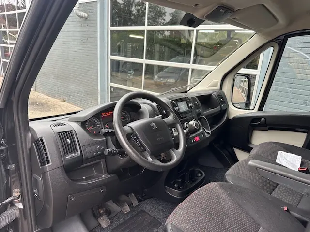 Peugeot Boxer 435 2.0 BlueHDI L4 H2 Pro 2017 Diesel 5