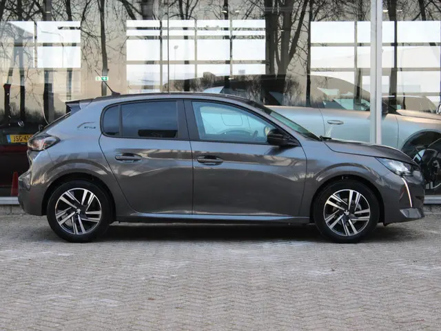 Peugeot 208 1.2 PT Style 2023 Benzine 28