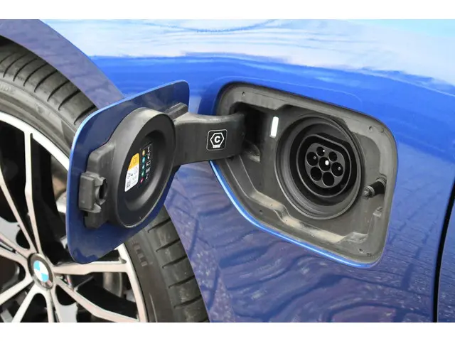 BMW 3 Serie Touring 330e M-Sport 2022 Hybride Benzine 51