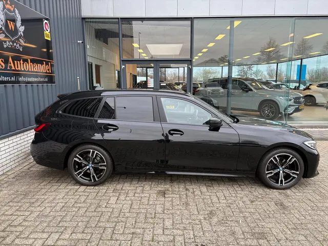 BMW 3 Serie Touring 320i High Executive M 2022 Benzine 5