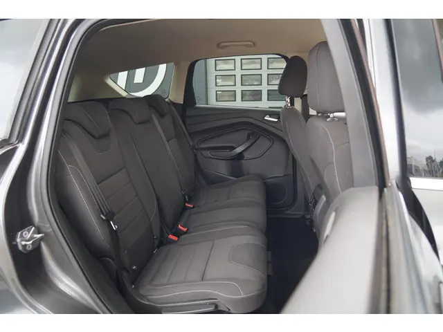 Ford Kuga 1.5 Trend 2016 Benzine 27