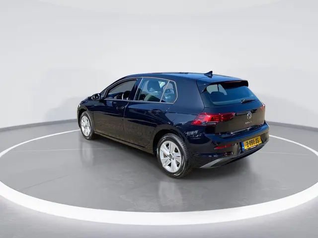 Volkswagen Golf 1.0 eTSI 110pk DSG Life 2024 Benzine 6