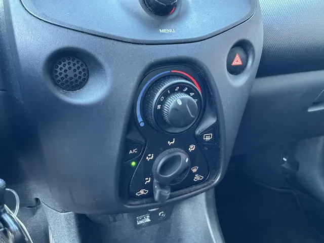 Toyota Aygo 1.0 VVT-i X-Fun, Bluetooth 2019 Benzine 13