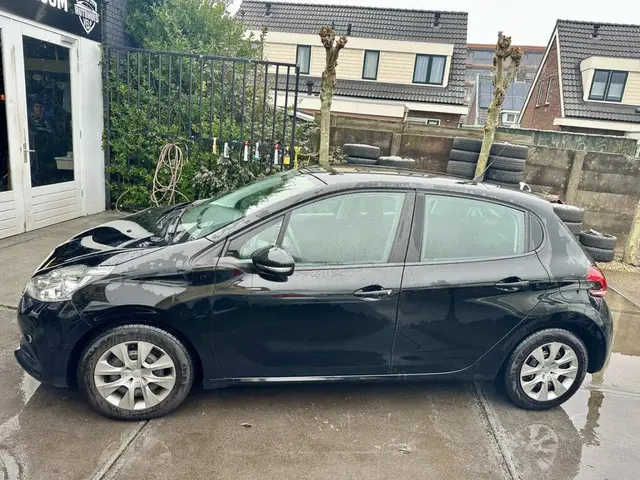 Peugeot 208 1.0 PureTech Access 2015 Benzine 4