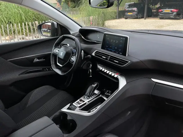 Peugeot 3008 1.2 Première AUTOMAAT, trekhaak. 2017 Benzine 6
