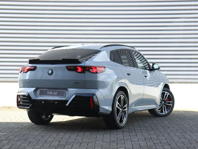 BMW iX2 xDrive30 2025 Elektrisch 2