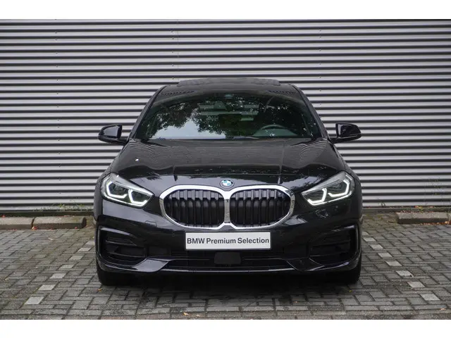 BMW 1 Serie 118i 2023 Benzine 3